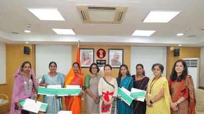 NITI Aayog, Reliance Foundation felicitate five women entrepreneurs from MP (Photo-Reliance)