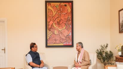 Assam Chief Minister Himanta Biswa Sarma met Union Railway Minister Ashwini Vaishnaw(Photo/@himantabiswa)