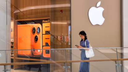 https://stocktwits.com/news-articles/markets/equity/apple-nexty-big-catalyst-aapl-price-target-400-foldable-iphone-ai-strategy/cZo66lPRJKy