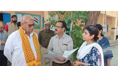 Rajasthan Minister Madan Dilawar conducts inspection in school