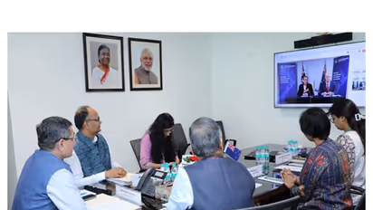 Officials from India and New Zealand participate in a virtual meeting on bilateral trade cooperation (Photo/PIB)
