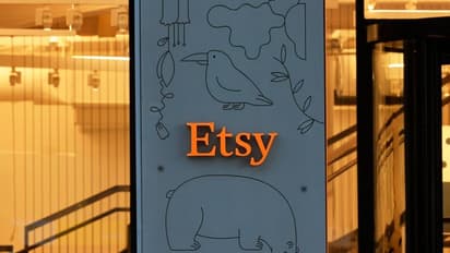 Etsy Stock Plummets After Weak Consumer Spending Hurts Q4 Revenues: Retail Sentiment Sours