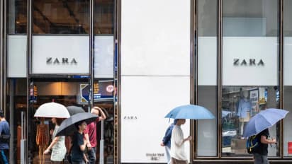 https://stocktwits.com/news-articles/markets/equity/fast-fashion-giant-zara-warns-of-currency-tariff-headwinds-after-weak-early-summer-sales/chlXt3DRb6V