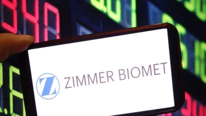 https://stocktwits.com/news-articles/markets/equity/zimmer-biomet-downgrades-full-year-earnings-outlook/chid5FQRb1T