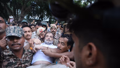 Rahul Gandhi being detained by Delhi Police (Photo/X/@INCIndia)