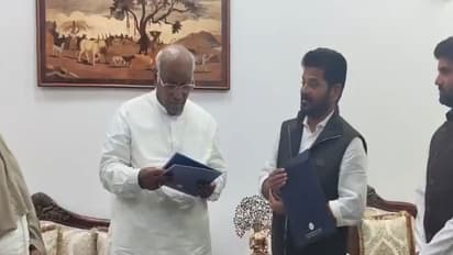 Telangana CM Revanth Reddy meets Cong President Mallikarjun Kharge (Photo/ANI)