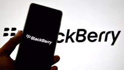https://stocktwits.com/news-articles/markets/equity/black-berry-retail-traders-brace-for-jaw-dropping-earnings/chDkxfPR3E1