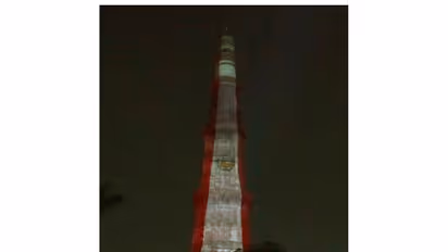 Qutb Minar illuminated in Peru's national colours on the occasion of 205th Independence Day (Photo/ANI)