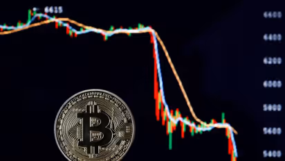 https://stocktwits.com/news-articles/markets/cryptocurrency/bitcoin-etf-withdrawals-continue-for-sixth-week-solana-xrp-funds-pull-in-capital/cZKtqZnR7BL