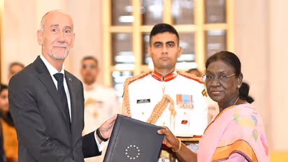 President Droupadi Murmu with ambassador of the European Union Jean-Eric Paquet (Photo/@rashtrapatibhvn)