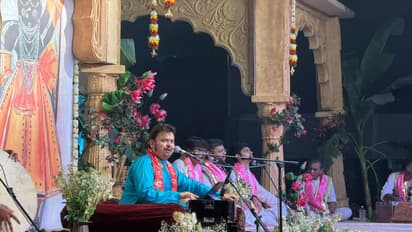 Haveli Sangeet exponent Ranchhodlalji Goswami honoured with Ustad Bismillah Khan Yuva Puraskar (Photo: Gujarat CMO)