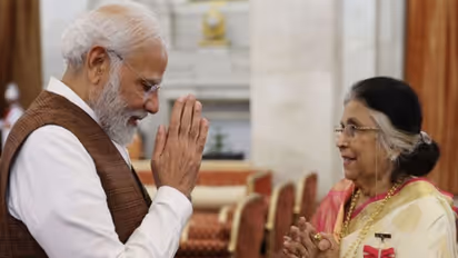 Prime Minister Narendra Modi with late singer Suman Kalyanpur (Photo/ X/ @narendramodi)