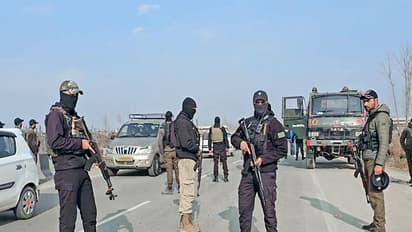 Baramulla Police officials conducts joint operation with 52 RR (Photo/ANI)