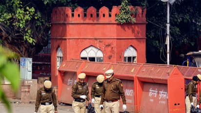 Delhi police personnel conduct an investigation at car blast site near Red Fort (File Photo/ANI)