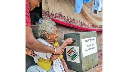 Home voting facility offered to elderly (Photo/Election Commission)
