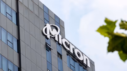 Micron’s Stock Climbs While Analysts Debate Post-Earnings Outlook – Retail’s Divided Too