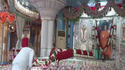 Prime Minister Narendra Modi offers obeisance at Mahasamadhi of Sri Sathya Sai Baba (Photo/ANI)