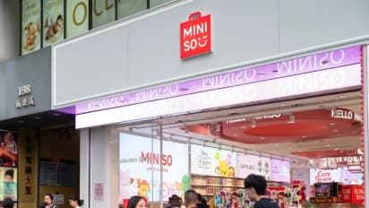 https://stocktwits.com/news-articles/markets/equity/miniso-reportedly-in-talks-to-list-its-toy-business-hires-bankers/chlE456RbUU