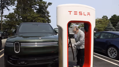 https://stocktwits.com/news-articles/markets/equity/rivian-r2-gets-ross-gerber-s-nod-as-he-advises-ditching-gas-to-escape-energy-inflation/cZxf66WRBq8