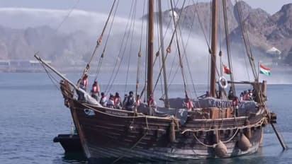 মাস্কাটে ঐতিহ্যবাহী জল-অভ্যর্থনা পেল ভারতীয় নৌবাহিনীর জাহাজ INSV কৌন্ডিন্য