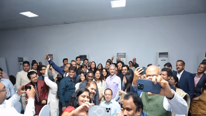 EAM Jaishankar meets Indian diaspora in Abidjan, Côte d’Ivoire (Photo/X/@DrSJaishankar)