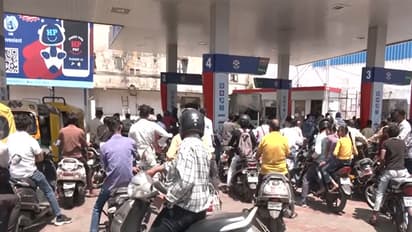 Long queues at a fuel station in Indore (Photo/ANI)