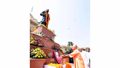 Uttar Pradesh CM Yogi Adityanath paying floral tribute to Chaudhary Charan Singh (Photo/X/ @myogiadityanath)