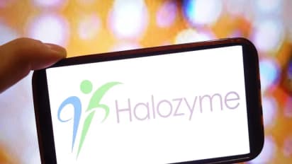 https://stocktwits.com/news-articles/markets/equity/halozyme-sues-merck-over-keytruda-formulation/chQFJCpRbWB