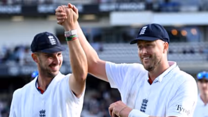 Josh Tongue (left) and Ollie Robinson (right) (Photo: X/@englandcricket)