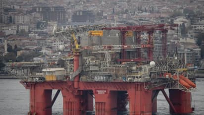 https://stocktwits.com/news-articles/markets/equity/rig-stock-edges-higher-overnight-transocean-announces-300-m-contract-for-ultra-deepwater-drillship/cZYBNAtRJNa