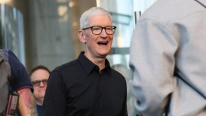 https://stocktwits.com/news-articles/markets/equity/apple-stock-edges-up-premarket-after-tim-cook-s-investment-pledge/ch6nA7FR3NE