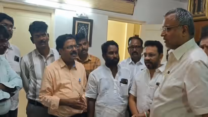 Karti Chidambaram pays last respects to late Former Union Minister Sudarsana Nachiappan (Photo/ANI)