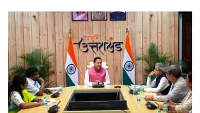 Uttarakhand CM Pushkar Singh Dhami and Railway Board Chairman Satish Kumar in review meeting (Photo/ANI)