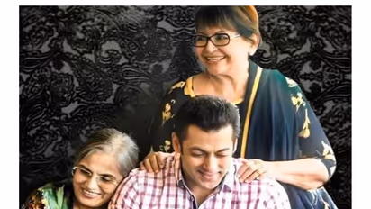 Salman Khan with mother Helen, Salma Khan (Photo/Instagram@SalmanKhan)