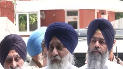 Shiromani Akali Dal chief Sukhbir Singh Badal (C) (Photo/ANI)