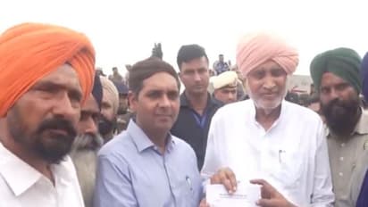 Haryana Minister Shyam Singh Rana with farmer leaders at Shambhu Border (Photo/ANI)