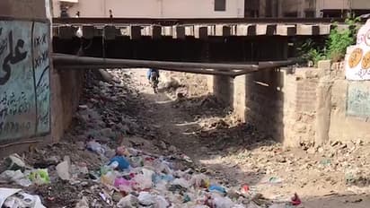 Karachi residents slam government over broken roads, mismanagement (Photo/TNN)