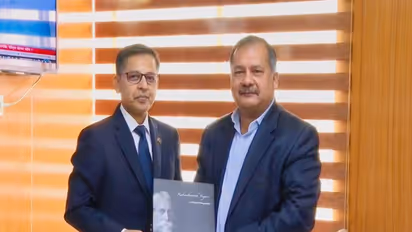 Indian High Commisioner Pranay Verma with Minister of Information and Broadcasting of Bangladesh Zahir Uddin Swapon (Photo/High Commission of India, Dhaka)