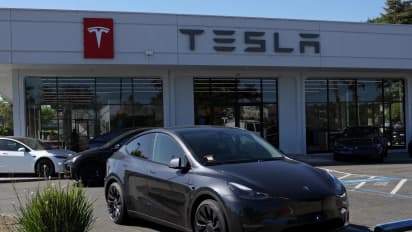 https://stocktwits.com/news-articles/markets/equity/dan-ives-reportedly-says-tesla-enters-most-important-year-ever-as-autonomy-takes-center-stage/cmy7FysR4WU