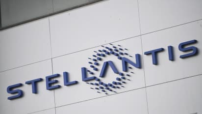https://stocktwits.com/news-articles/markets/equity/stellantis-ceo-filosa-backs-5-year-growth-plan-reaffirms-2026-guidance-retail-calls-stla-most-undervalued-stock/cZNPyfURJca