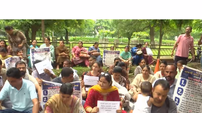 Elementary teachers protest outside Harpal Cheema's residence (Photo/ANI)