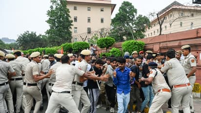 Police stop CJP protesters during 'Chalo Sansad' march near Parliament on July 20 in New Delhi (File Photo/ANI)