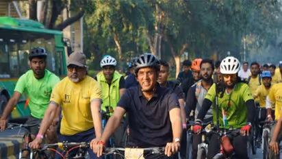 Union Sports Minister Mansukh Mandaviya leading the Sundays on Cycle. (Photo: SAI Media)