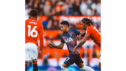Tottenham Hotspur and Manchester United players in action (Photo: X/@SpursOfficial)