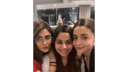 Riddhima Kapoor with Alia Bhatt and Shaheen Bhatt (Photo/instagram/@riddhimakapoorsahniofficial)