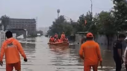 NDRF teams carried out rescue operations in Surat (Photo/NDRF)