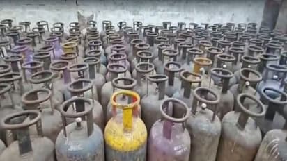 Delhi Police busts illegal LPG cylinder hoarding racket (Photo/Delhi Police)