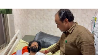 Jharkhand Health Minister Dr Irfan Ansari mets Student leader Devendra Nath Mahto and other youths (Photo: Irfan Ansari/ 'X')