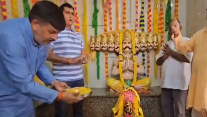 Saraswat Brahmin community in Mathura performs aarti to Ravan on Vijayadashami (Photo/ANI)