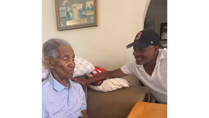 Brian Lara (R) and Sir Garfield Sobers (L). (Photo: Instagram/brianlaraofficial)